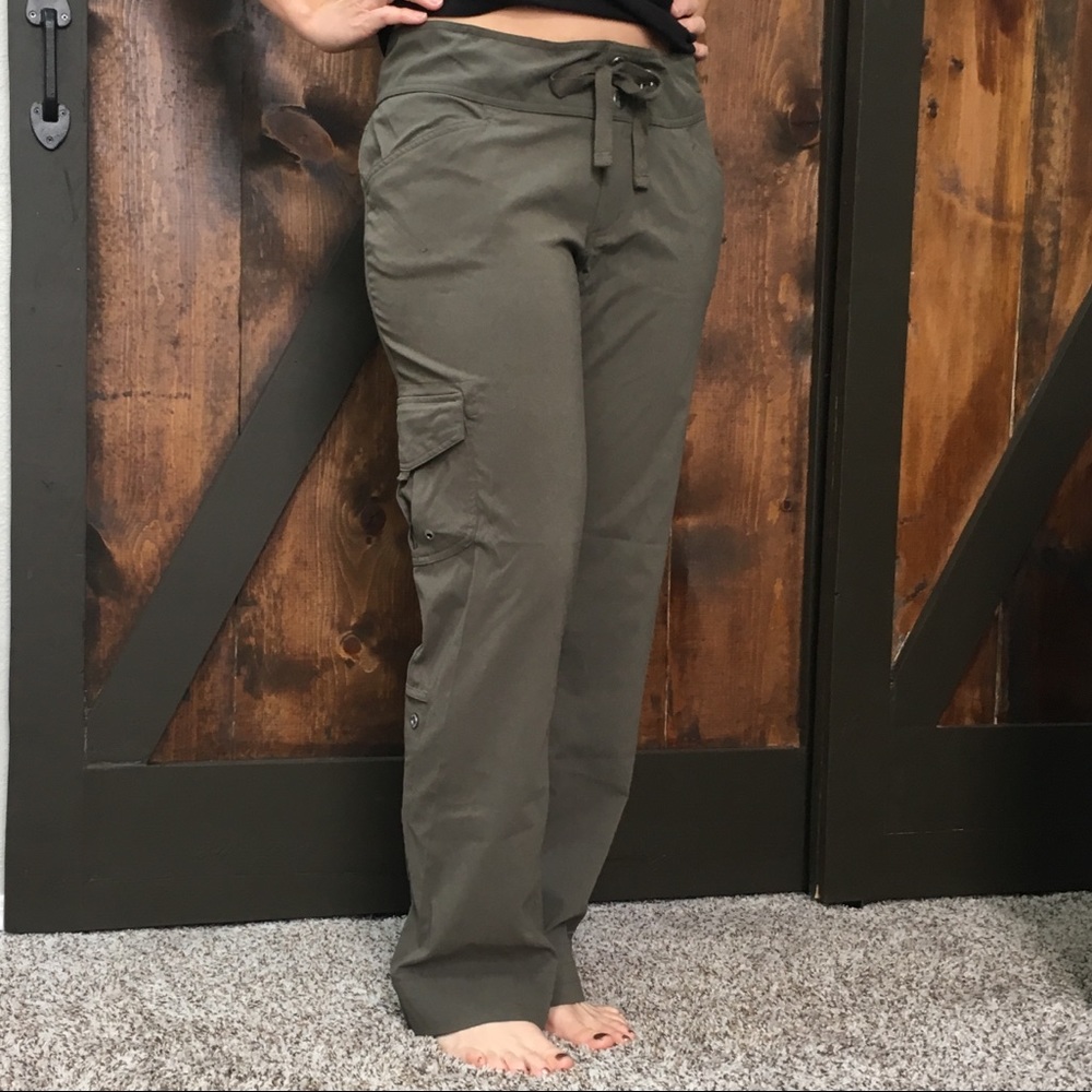 Women’s convertible hiking pants/capris.